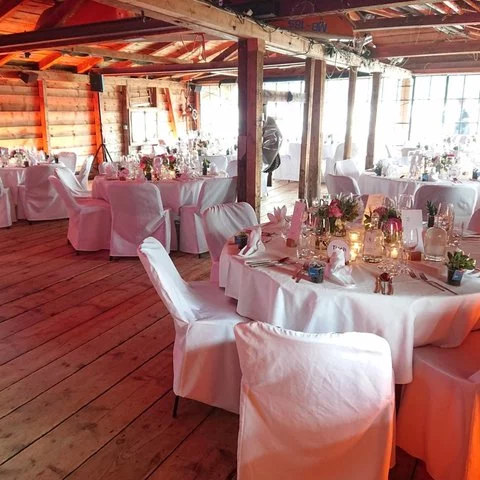 Dekoriertes Bootshaus